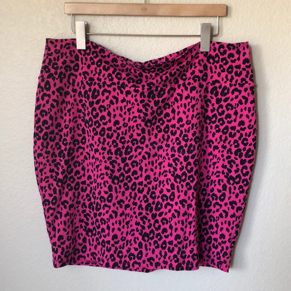 Hit pink cheetah print skirt